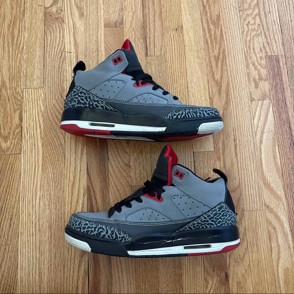 Jordan Son of Mars Low ‘Cement Grey Gym Red’